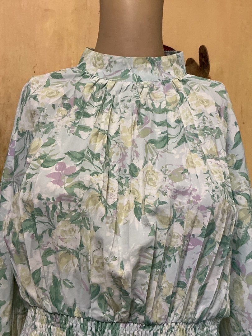 Floral top (Category: Others Tops) located in Dolores. Submitted by narssandra (Listing ID 1450221574, Image 2). Description: Very nice fabric.