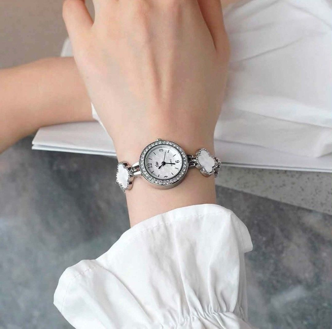 Four - Leaf Clover Bracelet Watch Strap (Category: Women's Watches) located in Manila. Submitted by lowki1012 (Listing ID 1450318941, Image 1). Description: .