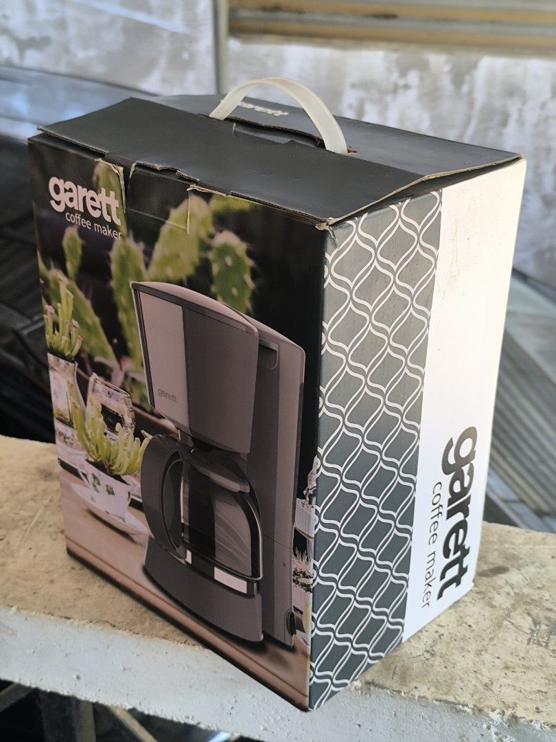 Garett Coffee Maker with Glass Carafe (Category: Coffee Machines & Makers) located in Mariveles. Submitted by perasight.clothing (Listing ID 1450174431, Image 1). Description: - Garett coffee maker - Includes glass carafe - Simple operation: add coffee grounds and water - Brews a fresh pot of coffee - Power cord included.