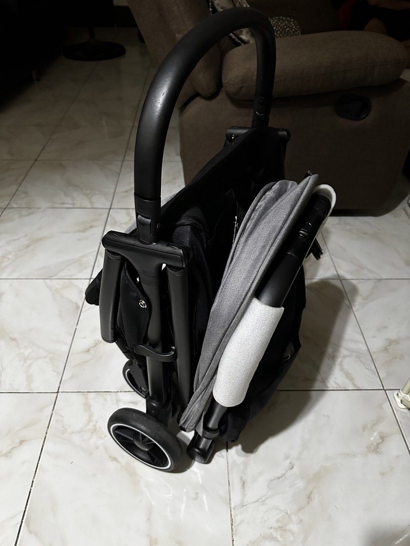 Giant Carrier Lexi Stroller One-Hand Auto Fold (Category: Strollers) located in Quezon City. Submitted by easyfindsforless (Listing ID 1450281163, Image 2). Description: Giant Carrier Lexi Stroller Bought at SM Dept @ 7K+ ☑️ One-Hand Auto Fold ☑️ Up to 25kg Capacity, Recline Seat, Net & Basket ☑️ Like new condition ☑️ Will give a freebie bag for stroller ☑️ RFS: Ayaw na ni baby. She prefers being carried or walking. - Lightweight and easy to fold