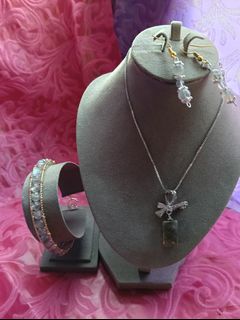 (Category: ) located in . Submitted by glamgemjewellery (Listing ID 1450235875, Image 1). Description: .