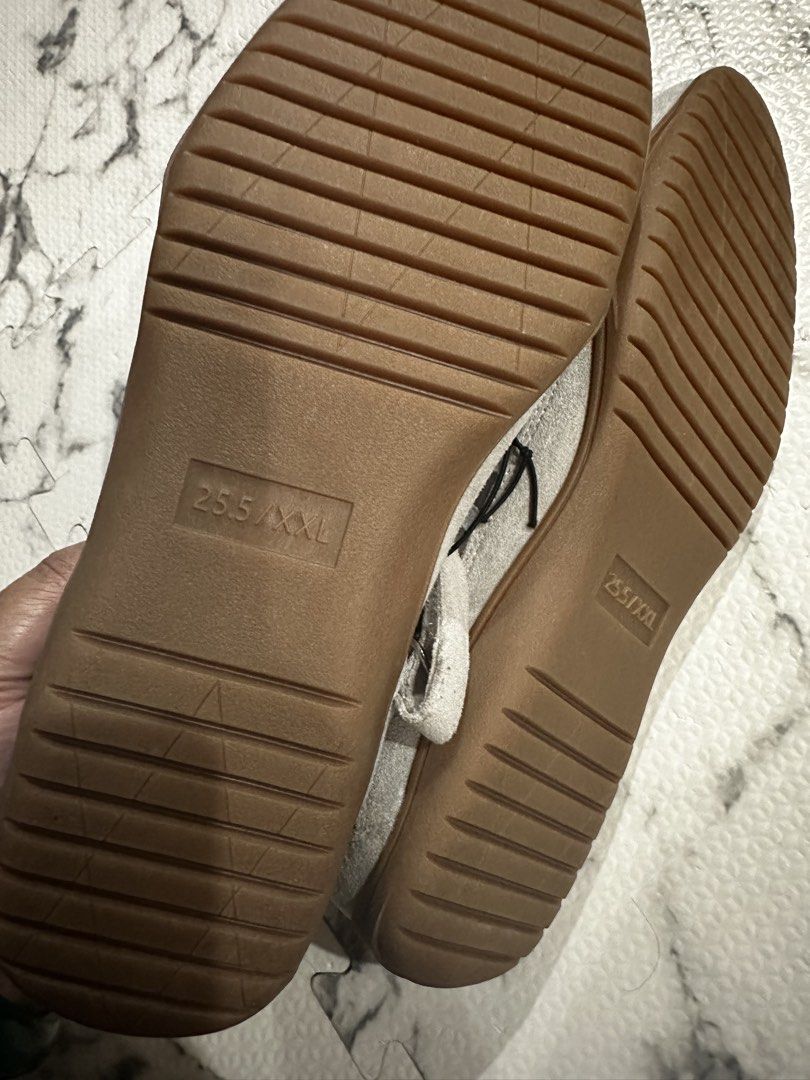 GU Shoes (Category: Flats & Sandals) located in Cavite. Submitted by art_declutter (Listing ID 1450194171, Image 2). Description: .