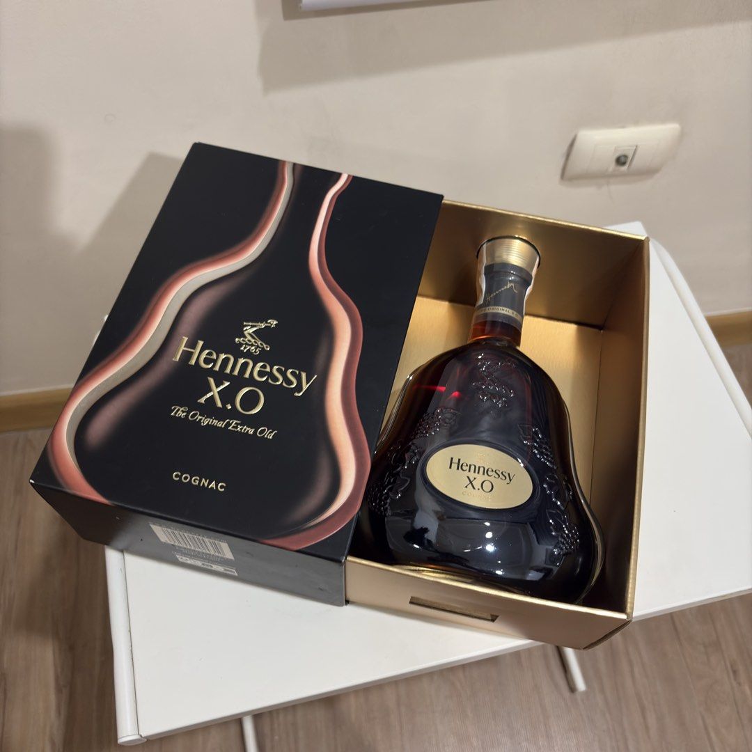 Hennessy X.O. The Original Extra Old (Category: Beverages) located in Manila. Submitted by stannisbaratheon (Listing ID 1450210257, Image 1). Description: Henessy XO 700ml Henessy The Original X.O. Extra old cognac 40% alcohol For special ocassion only Not for ordinary day drinking French product version Special box edition Pristine condition Perfect for collector and connoisseurs Perfect for celebrations Check all you want. Mall price and any ot