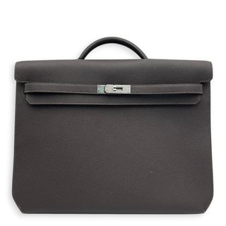 (Category: ) located in . Submitted by carousellluxury (Listing ID 1450238354, Image 1). Description: .