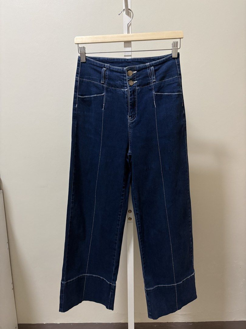 High Waisted Wide Leg Cropped Jeans (Category: Jeans) located in Manila. Submitted by cdc98 (Listing ID 1450190214, Image 3). Description: Size Waistline - 27 inches Length - 37 inches PLEASE READ ⚠️ • Strictly payment first before ship out • Modes of payment - Gcash, BDO, and BPI • Couriers: Gogo Express, Lalamove & Grab Express • No meet-ups • Seller location: Mandaluyong City 📍.