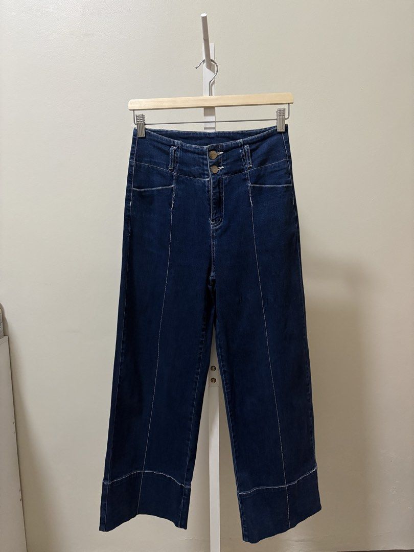 High Waisted Wide Leg Cropped Jeans (Category: Jeans) located in Manila. Submitted by cdc98 (Listing ID 1450190214, Image 2). Description: Size Waistline - 27 inches Length - 37 inches PLEASE READ ⚠️ • Strictly payment first before ship out • Modes of payment - Gcash, BDO, and BPI • Couriers: Gogo Express, Lalamove & Grab Express • No meet-ups • Seller location: Mandaluyong City 📍.