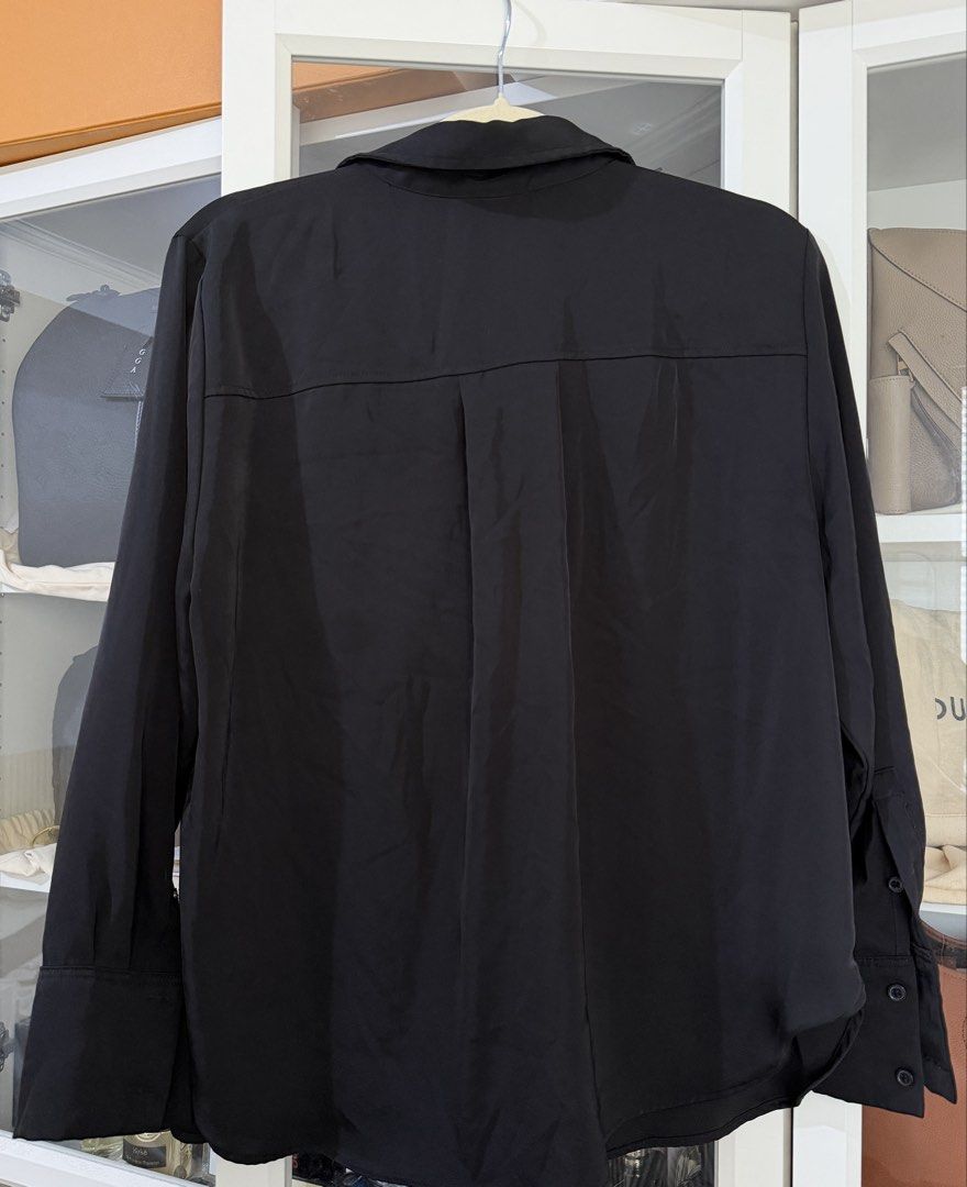 H&M Black Long Sleeve Button Up Shirt (Category: Longsleeves) located in Cavite. Submitted by mcxmcxmc (Listing ID 1450149316, Image 2). Description: - Classic black button-up shirt from H&M - Long sleeves with button cuffs - Used twice only .