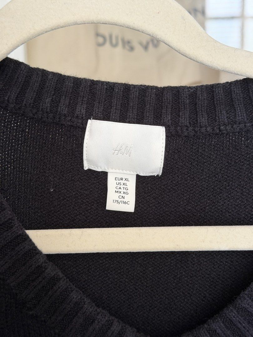 H&M Black Short Sleeve Button Up Knitted Blouse (Category: Coats, Jackets and Outerwear) located in Cavite. Submitted by mcxmcxmc (Listing ID 1450145394, Image 3). Description: - Button-up front - Two front pockets - Size: XL - Used once only.