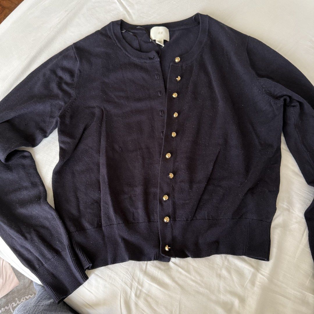 H&M Navy Blue Button-Up Cardigan Sweater (Category: Coats, Jackets and Outerwear) located in Pasig City. Submitted by liu03 (Listing ID 1450177555, Image 1). Description: mop: gcash mod: lalamove / j&t.