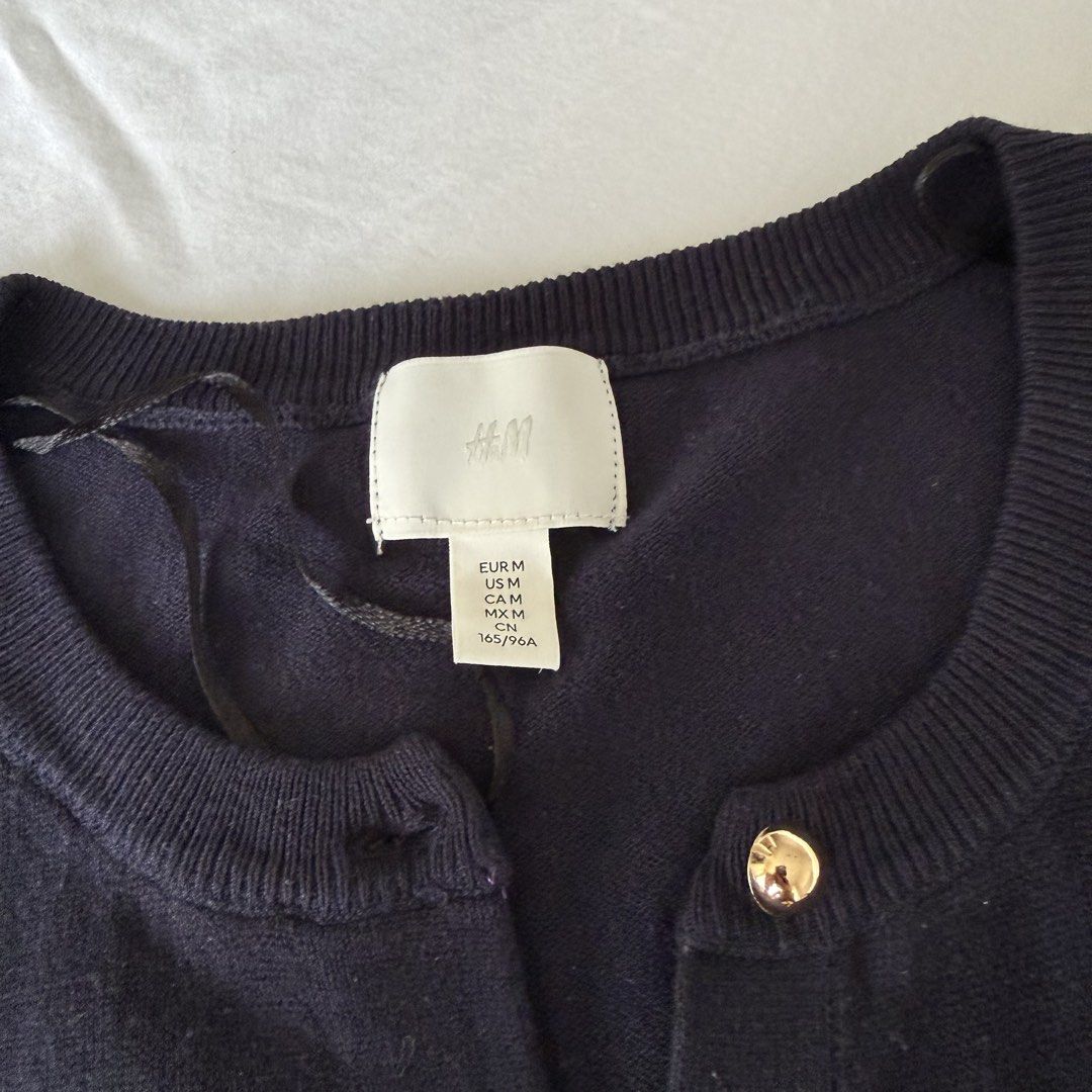 H&M Navy Blue Button-Up Cardigan Sweater (Category: Coats, Jackets and Outerwear) located in Pasig City. Submitted by liu03 (Listing ID 1450177555, Image 2). Description: mop: gcash mod: lalamove / j&t.