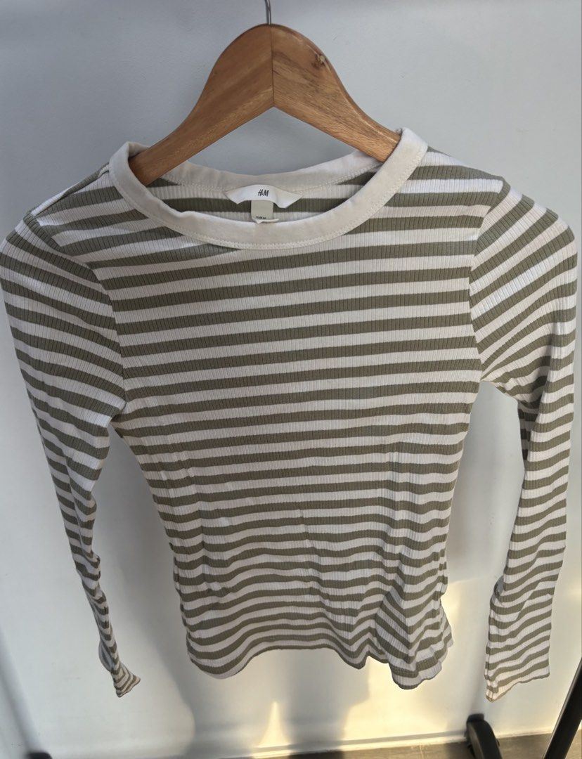 H&M Striped Long Sleeve Top (Category: Longsleeves) located in Mandaue City. Submitted by offthehanger26 (Listing ID 1450185183, Image 1). Description: - Never used - Can fit small to medium frames - Perfect for the rainy season - Great for layering and wearing alone.
