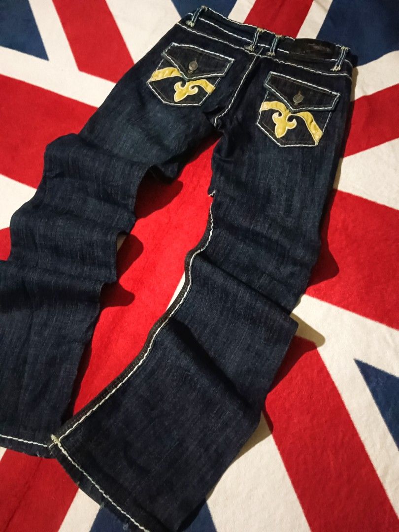 H&M womens jeans (Category: Jeans) located in Santa Cruz. Submitted by rae_declutclothes (Listing ID 1450311250, Image 2). Description: dimes 26 wl 9 thighs 39 length 8 hem.