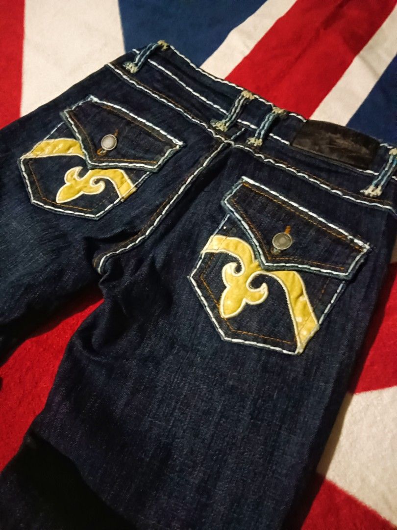 H&M womens jeans (Category: Jeans) located in Santa Cruz. Submitted by rae_declutclothes (Listing ID 1450311250, Image 3). Description: dimes 26 wl 9 thighs 39 length 8 hem.