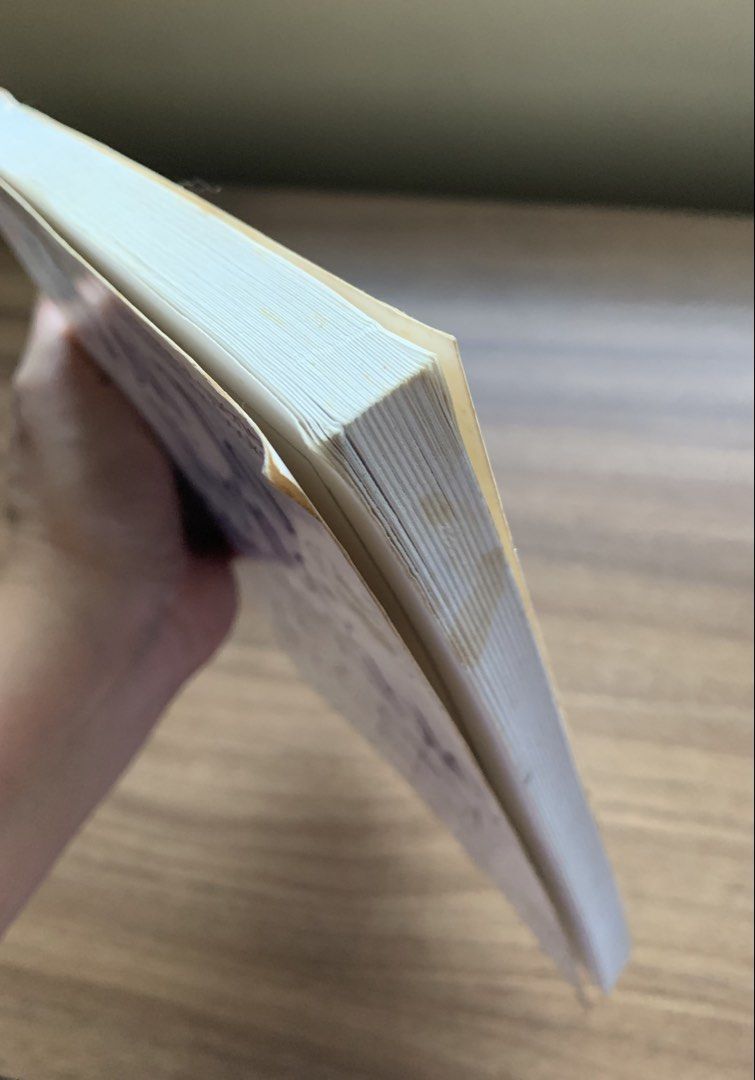 HOW TO WRITE IRRESISTIBLE QUERY LETTERS (Category: Storybooks) located in Paranaque City. Submitted by thingsofold (Listing ID 1450228196, Image 3). Description: By: Lisa Collie Yellow stain on the edges.