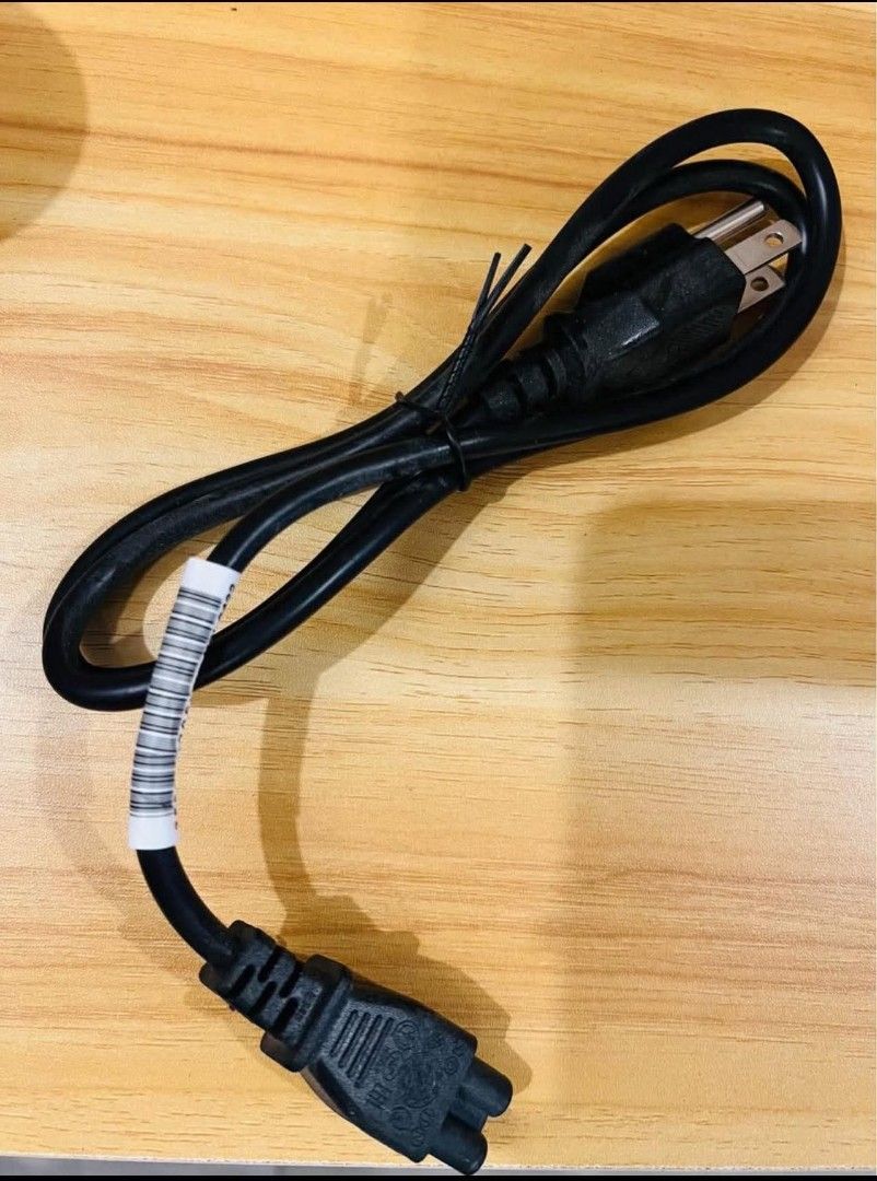 HP Laptop Charger Blue Tip (Category: Chargers) located in Cabuyao City. Submitted by palm07 (Listing ID 1450198863, Image 2). Description: 65W 240v AC 19.5DC size of the tip/barrel is 4.5mmX3.0mm.