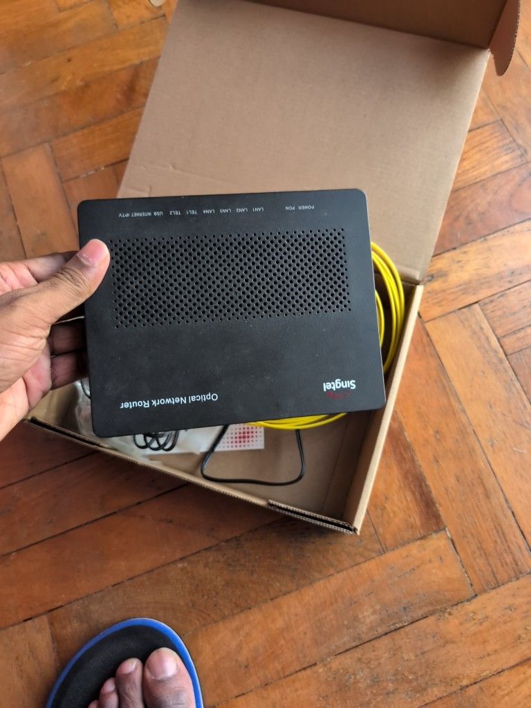 Huawei Optical Network Router with Accessories512051069878292481