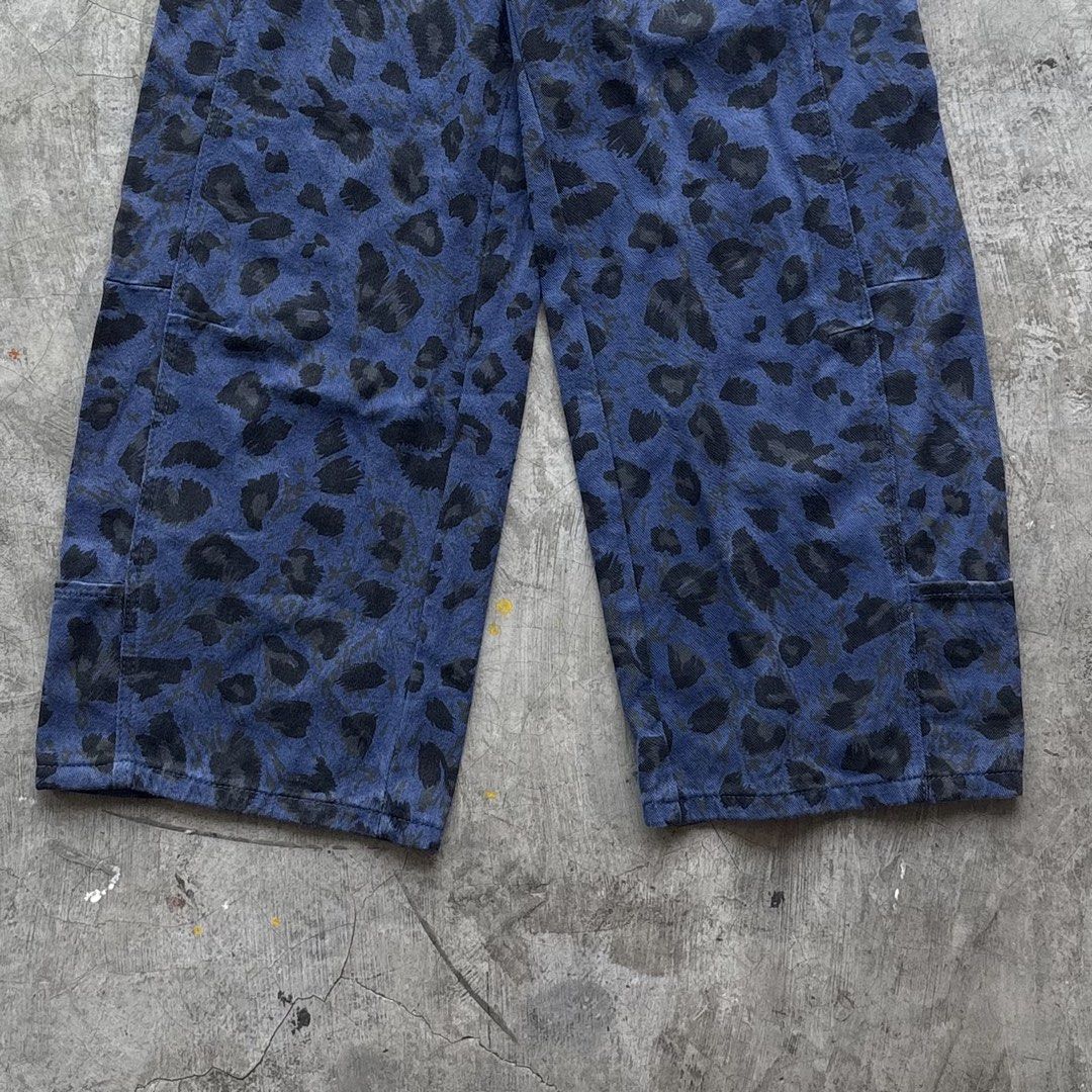 Indigo Leopard Print (Category: Jeans) located in San Jose del Monte. Submitted by afrodrygoods (Listing ID 1450255521, Image 3). Description: Indigo Leopard Print Size: M Good for height: 5’6 - 5’8 Condition: 5/5 Material: Cotton Dimensions Waist: 30” Length: 39” Leg Opening: 11” Crotch: 13” 🚚Courier: J&T/Lalamove. 💳Payment: Gcash/Bank Transfer. 📍Location: Fairview, Qc. & SJDM, Bulacan Please see description and double check pictures that are