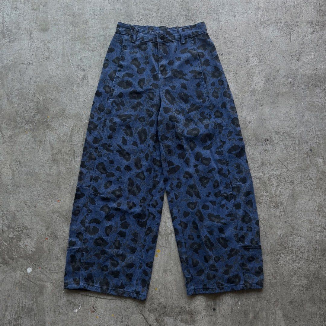 Indigo Leopard Print (Category: Jeans) located in San Jose del Monte. Submitted by afrodrygoods (Listing ID 1450255521, Image 1). Description: Indigo Leopard Print Size: M Good for height: 5’6 - 5’8 Condition: 5/5 Material: Cotton Dimensions Waist: 30” Length: 39” Leg Opening: 11” Crotch: 13” 🚚Courier: J&T/Lalamove. 💳Payment: Gcash/Bank Transfer. 📍Location: Fairview, Qc. & SJDM, Bulacan Please see description and double check pictures that are