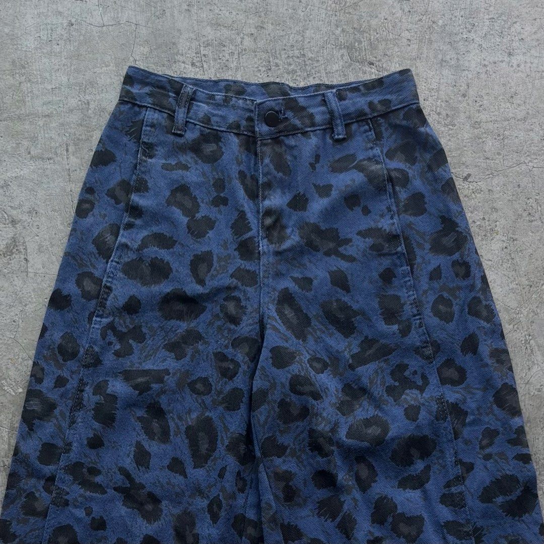Indigo Leopard Print (Category: Jeans) located in San Jose del Monte. Submitted by afrodrygoods (Listing ID 1450255521, Image 2). Description: Indigo Leopard Print Size: M Good for height: 5’6 - 5’8 Condition: 5/5 Material: Cotton Dimensions Waist: 30” Length: 39” Leg Opening: 11” Crotch: 13” 🚚Courier: J&T/Lalamove. 💳Payment: Gcash/Bank Transfer. 📍Location: Fairview, Qc. & SJDM, Bulacan Please see description and double check pictures that are