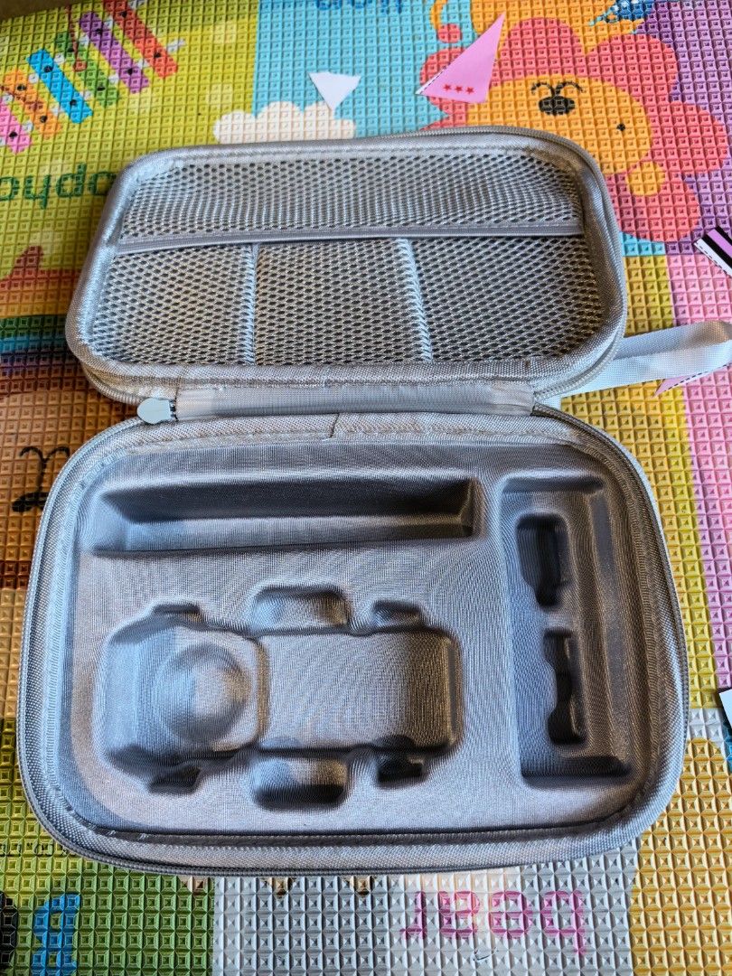 insta360 pouch (Category: Camera Bags & Carriers) located in Singapore. Submitted by ksthia (Listing ID 1450242518, Image 1). Description: insta360 camera pouch designed for x3 x4 or x5 cameras. Letting go cheap. New..