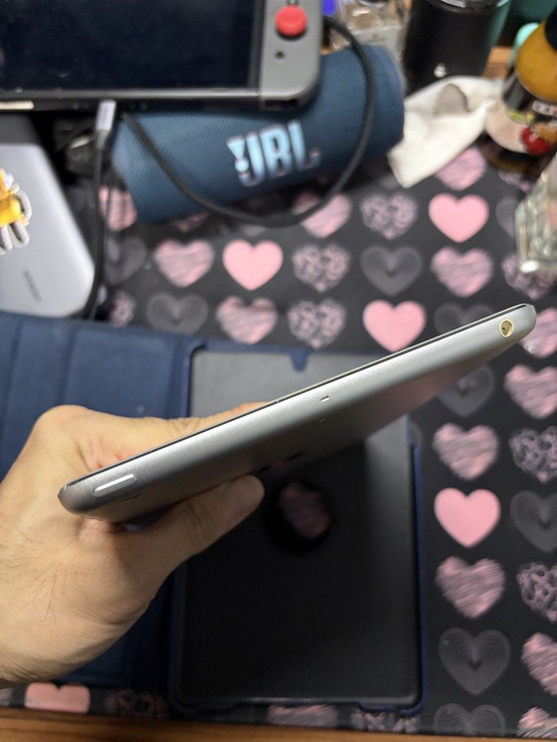 Ipad mini 2 (Category: iPad) located in Valenzuela. Submitted by tonshingwa (Listing ID 1450281634, Image 3). Description: Ipad mini 2 unit only po Para kang bumili ng bago Pwede pang youtube para karaoke Spotify Pang baby para panuodan Makunat batt like new .