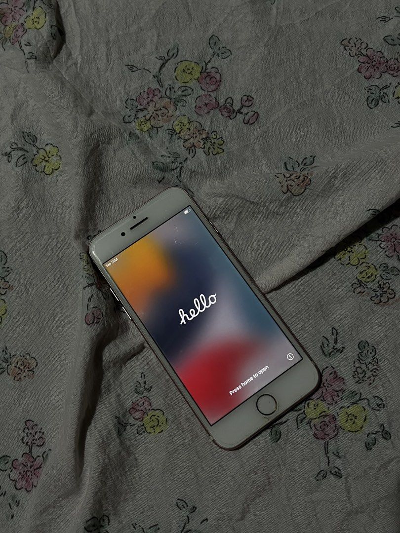 iphone 7 Rose Gold 32gb (Category: iPhone 7 Series) located in Manila. Submitted by aquiibearshie (Listing ID 1450269439, Image 1). Description: Hi! I’m selling my iphone 7! good for aesthetic photos and digi cam quality! Can also do swap for iphone X:)) willing to add cash! Issue: Some scratches and 65% batt health‼️ Still negotiable for sure buyer:).