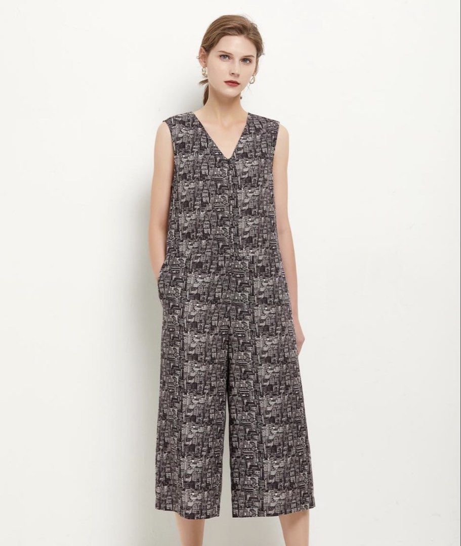 Ja Socha Jumpsuit (Kategori: Atasan) berada di Jakarta Utara. Dikirim oleh bobamilk.apparel (ID iklan 1450188955, Gambar 1). Deskripsi: .
