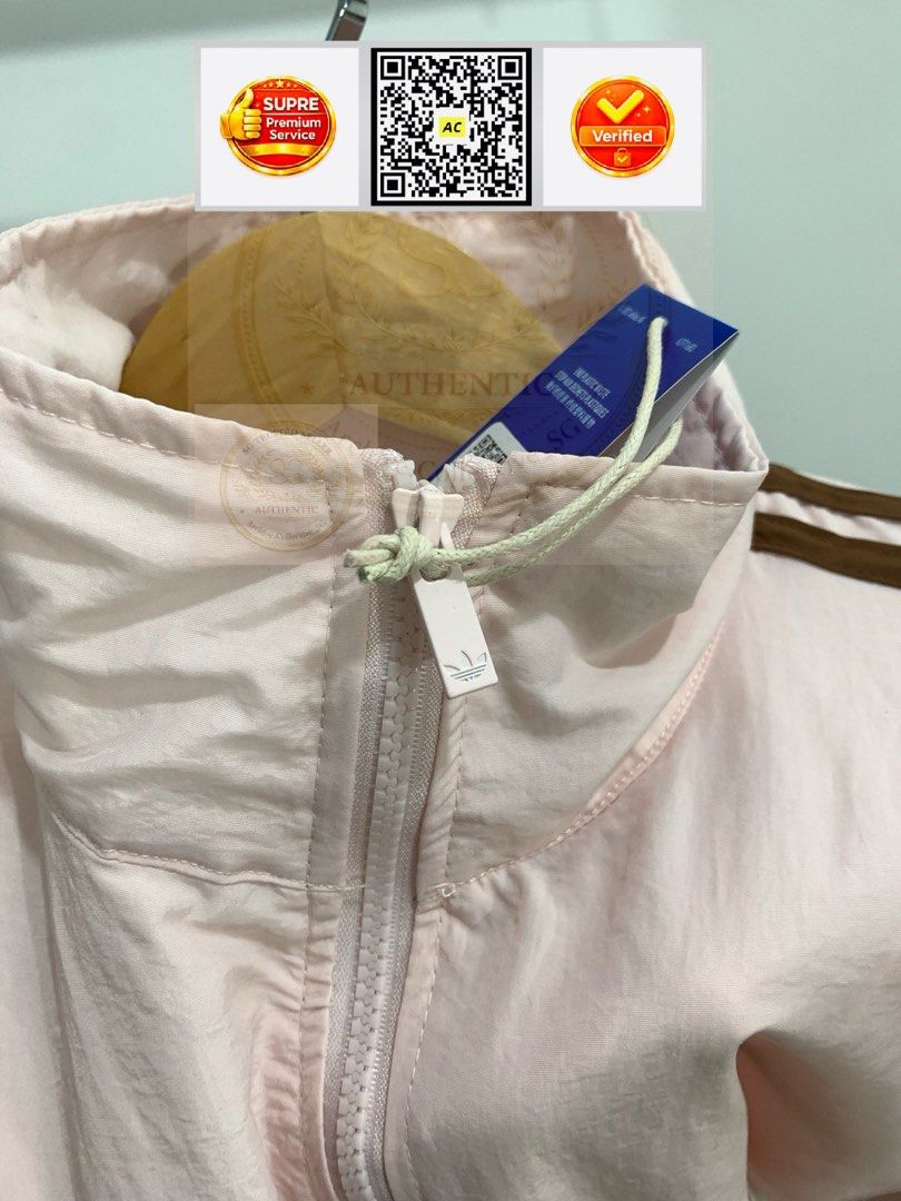 Jacket (Category: Coats, Jackets and Outerwear) located in Singapore. Submitted by archive.collective_sg (Listing ID 1450235512, Image 3). Description: .