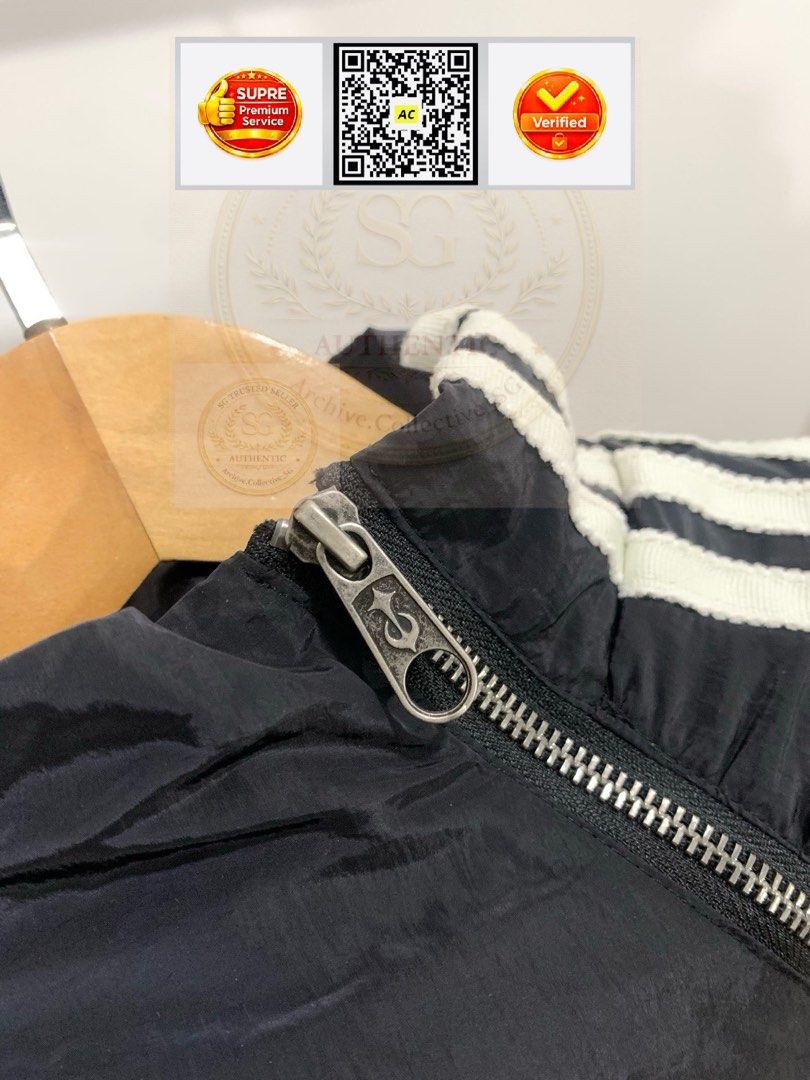 Jacket (Category: Coats, Jackets and Outerwear) located in Singapore. Submitted by archive.collective_sg (Listing ID 1450259495, Image 3). Description: .