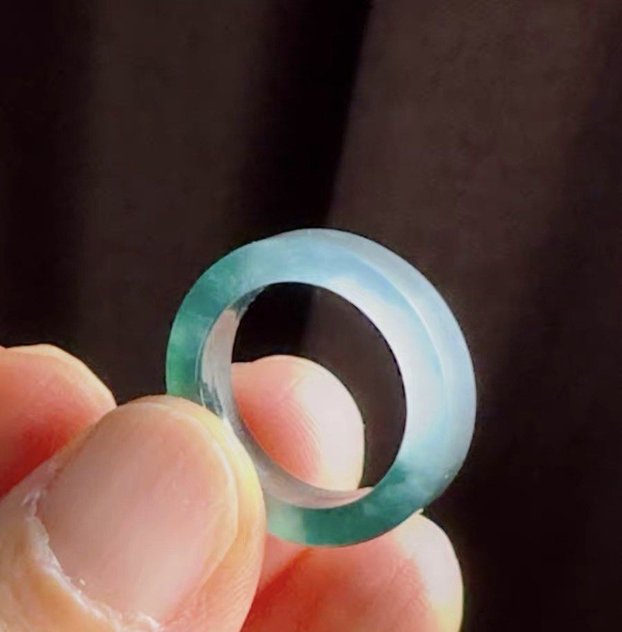 Jadeite Ring (Category: Precious Stones) located in Petaling Jaya. Submitted by dthsjade (Listing ID 1450255621, Image 2). Description: 8.5港码冰飘蓝花翡翠平边方戒，内直径15.1宽4.3厚3，可作为尾戒，佩戴舒适。老坑料糯冰以上种水，整圈种水一致。种非常老肉质细腻起冰起胶可透字，边缘起光有轻微荧光感。半圈白冰底过渡半圈深蓝彩，蓝色部分也是糯冰以上种水，属于有点光就灿烂的那种，种水优秀冰胶有刚性，玻璃光泽足。品相完美无任何纹裂瑕疵，蓝彩伴生两颗针尖小微棉可忽略。全新未使用，保缅甸A货翡翠带GTC权威证书，支持复检非A包退。果机原相机室内外自然光实拍无美颜滤镜.