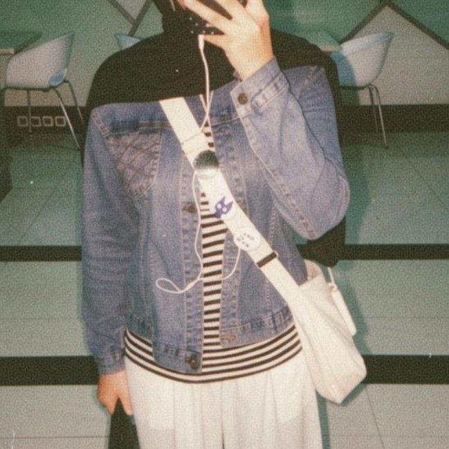 jaket jeans denim jacket jeans retro vintage biru y2k | thrift preloved y2k coquette, downtown, vintage, fairycore, cottagecore, grunge, gypsy, academia, dollette, etc (Kategori: Pakaian - Lainnya) berada di Bekasi. Dikirim oleh applepieslurp (ID iklan 1450272717, Gambar 1). Deskripsi: ld 80-104, p 60.