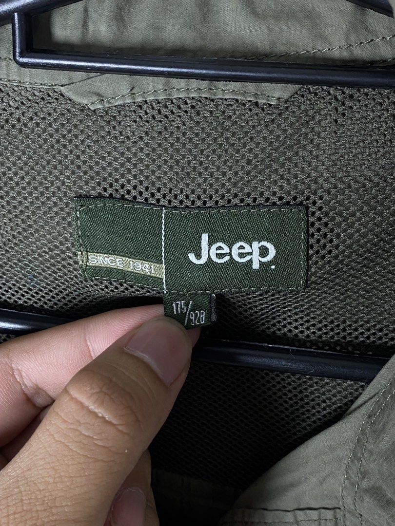 Jeep Convertible Long Sleeve Shirt (Category: Tshirts & Polo Shirts ) located in Meycauayan. Submitted by arkibo (Listing ID 1450308304, Image 3). Description: DECLUTTERING‼️ - Olive green Jeep shirt - Versatile long sleeves zip off to become short sleeves - Multiple functional pockets - Mesh back panel for enhanced ventilation - Jeep logo embossed on buttons - "Go Anywhere, Do Anything" graphic on the back shoulder - Ideal for outdoor activities