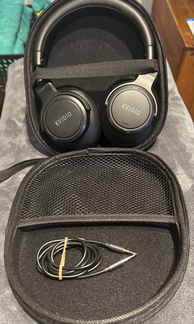 ✈️ Wireless Flight Entertainment Kit | KVIDIO Headphones + BT Airplane Adapter (Category: Headphones & Headsets) located in Georgetown. Submitted by alkem_29 (Listing ID 1450267658, Image 2). Description: 🚚 Delivery available via Grab, Lalamove, or courier (buyer covers delivery). Meet-up also available. 💵 Cash, DuitNow & Touch ’n Go accepted. Bundle discounts available when purchasing multiple items.Skip the uncomfortable airline headphones. P