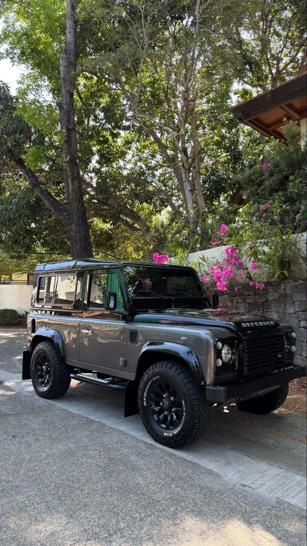 Land Rover Defender D90 Autobiography Manual (Category: Used Cars) located in Muntinlupa City. Submitted by daimler (Listing ID 1450318341, Image 1). Description: An opportunity for the right collector. The only one in the Philippines and one of just 100 worldwide. Autobiography edition. DM for inquiry 2016 Land Rover Defender D90 Autobiography Only 100 in the world 5tkm only Well maintained All original paint Ceramic coated by Aegis 091******68.