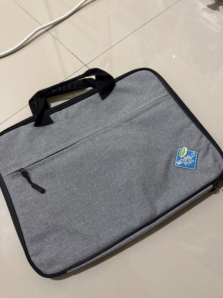 Laptop, Notebook, MacBook Case and Bag (Category: Laptop Bags & Sleeves) located in Melaka Tengah. Submitted by choco_1910 (Listing ID 1450294071, Image 1). Description: .