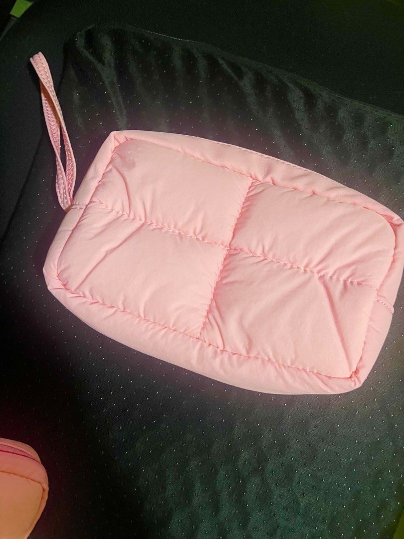 Laptop sleeve with pouch (Category: Laptops & Notebooks) located in Lucena. Submitted by bestfindsbyellie (Listing ID 1450311662, Image 3). Description: Brandnew In beautiful pink color, much prettier in actual quality puffer material It fits macbook air 13" perfectly and same with similar size laptop comes with pouch for your charger, mouse etc. (small stuff) selling both for only 350 fixed plus sf original cost is 699 Location: Lucena shipping 