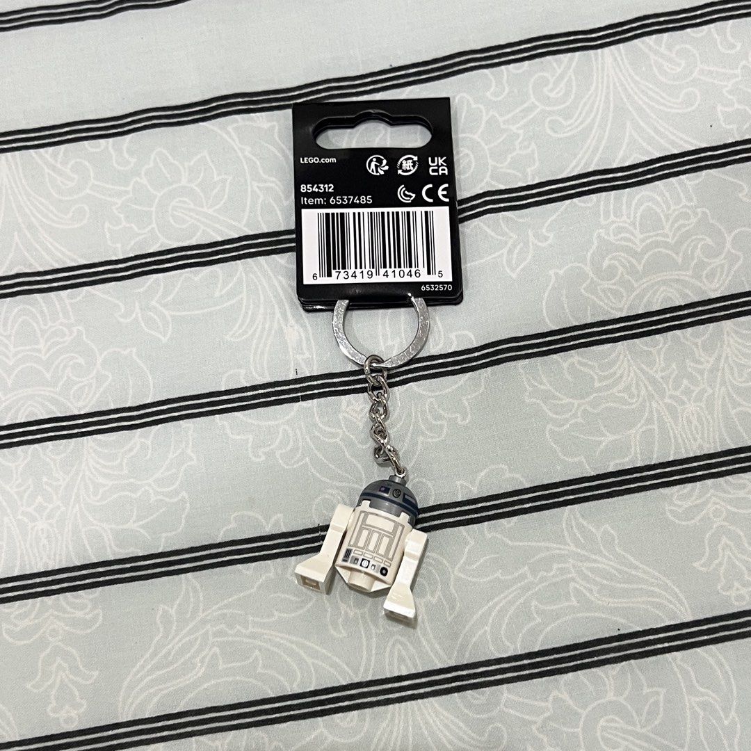 LEGO Star Wars R2-D2 Keychain (Category: Character Goods) located in Legazpi City. Submitted by reyshop23 (Listing ID 1450166353, Image 2). Description: - Authentic LEGO Star Wars R2-D2 keychain - Brand new, still in original packaging - Ideal for Star Wars fans and LEGO collectors - Can be attached to keys or bags - A fun and unique collectible.