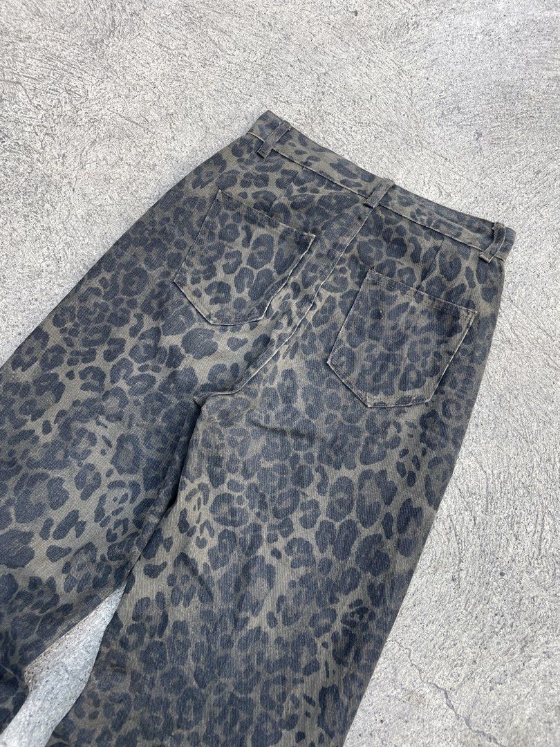 leopard baggy pants (Category: Jeans) located in Manila. Submitted by heironjay140351 (Listing ID 1450299902, Image 1). Description: no issue color rate 10 need wash lang makapal tela waist 29-30 lenght - 41 thigh 13 hem 10.