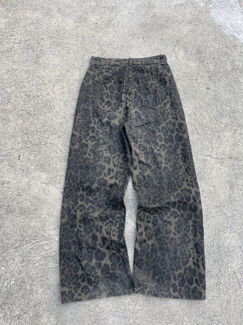 leopard baggy pants (Category: Jeans) located in Manila. Submitted by heironjay140351 (Listing ID 1450299902, Image 3). Description: no issue color rate 10 need wash lang makapal tela waist 29-30 lenght - 41 thigh 13 hem 10.
