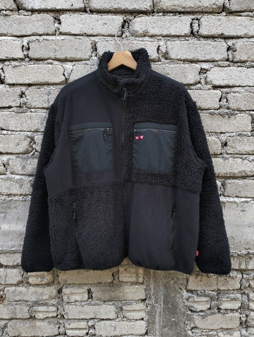 Levi's Patchwork Split Sherpa Jacket (Category: Coats, Jackets and Outerwear) located in Kota Bharu. Submitted by aunibundle (Listing ID 1450277203, Image 1). Description: Condition 9/10 Detail Rujuk Gambar Ukuran Manual Inchi Pit -26 Labuh -27.