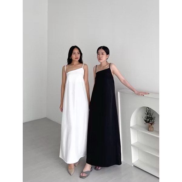 Long Dress Gaun Panjang Asimetris (Kategori: Gaun & Rok) berada di Jakarta Selatan. Dikirim oleh viiya (ID iklan 1449879529, Gambar 1). Deskripsi: Available in black Belakang karet, tali adjustable Bust 94, length 106.