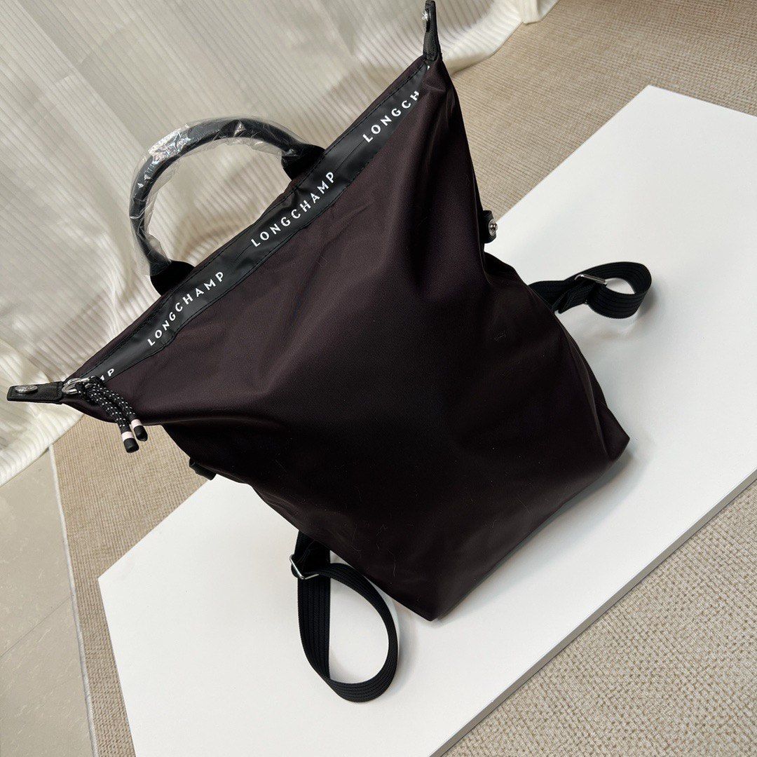 Longchamp Backpack (Category: Bags & Wallets) located in Singapore. Submitted by fancycollzstore (Listing ID 1450196567, Image 2). Description: .