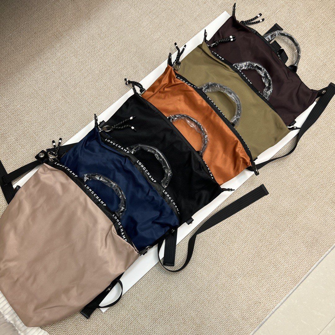 Longchamp Backpack (Category: Bags & Wallets) located in Singapore. Submitted by fancycollzstore (Listing ID 1450196567, Image 1). Description: .