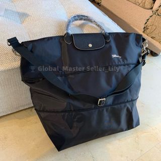 (Category: ) located in . Submitted by fashion.luxe (Listing ID 1450213844, Image 1). Description: .