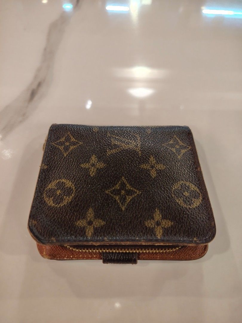 Louis Vuitton Monogram Canvas Bifold Wallet (Category: Luxury Bags & Wallets) located in Cagayan de Oro. Submitted by michaelluxuryitems (Listing ID 1450168253, Image 2). Description: - Authentic Louis Vuitton wallet - Classic monogram canvas - Snap button closure - Zippered coin pocket - Multiple card slots - Bill compartments - Timeless piece.
