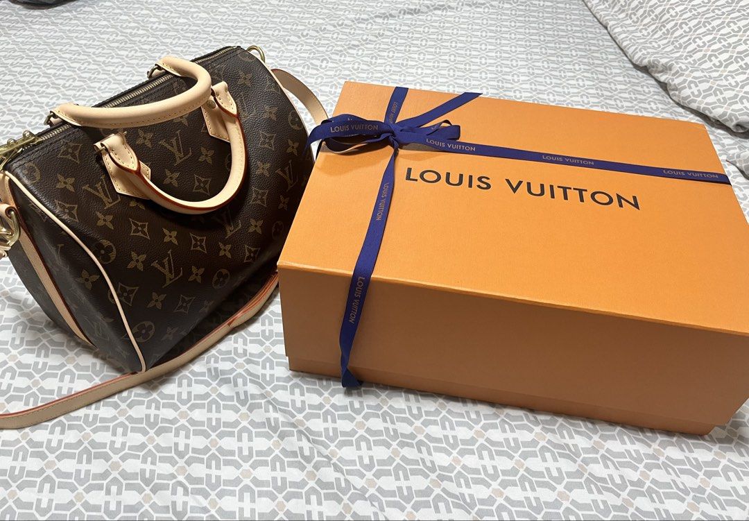 Louis Vuitton Speedy Monogram Canvas Handbag with Box (Category: Luxury Bags & Wallets) located in Imus. Submitted by justinedeclutters (Listing ID 1450141966, Image 1). Description: - Classic Louis Vuitton Speedy Bandouliere bag - Monogram canvas - Comes with original Louis Vuitton box and ribbon - Leather trim and handles - Perfect size for everyday essentials - A timeless addition to any collection.