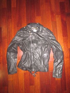 (Category: ) located in . Submitted by selling_preloved_stuff (Listing ID 1450317652, Image 1). Description: .