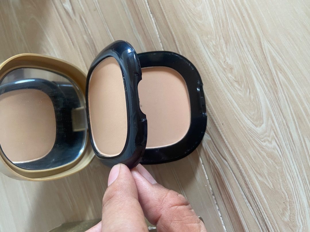 MAC Powder Plus Foundation Studio Fix Pressed Powder (Category: Makeup) located in Valenzuela. Submitted by goldencloud_80e012 (Listing ID 1450162401, Image 2). Description: - MAC Studio Fix Powder Plus Foundation - Pressed finishing powder - Shade: NC30 - Limited edition leopard print compact - Perfect for setting liquid foundation or wearing alone - Achieve a flawless finish.