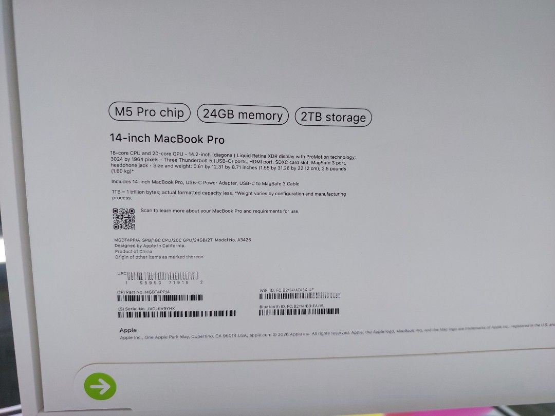 Macbook pro 14-inch M5 pro chip 2TB storage 24gb memory brandnew ...