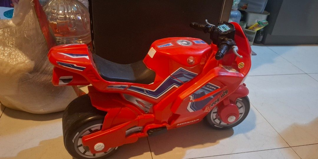Mainan motor anak, Honda (Kategori: Mainan & Baby Walker) berada di Jakarta Utara. Dikirim oleh downsizing_upgrade (ID iklan 1450280683, Gambar 1). Deskripsi: Honda CBR 600RR Official Licensed. musik sepertinya tidak bunyi lagi..